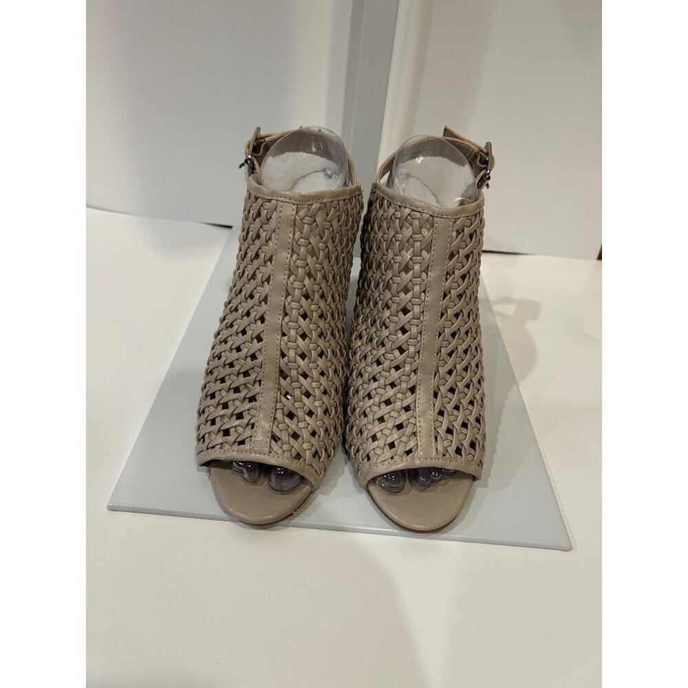 Vince Camuto Eiana Sandals heels Women's Size 8.5M Beige Woven Block